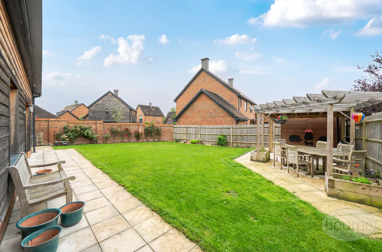 Gratton Chase, Dunsfold, GU8, photo 17