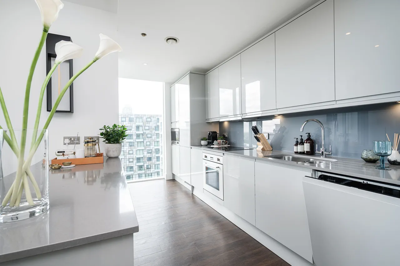 Flat 2303, Sirocco Tower, London, photo 3