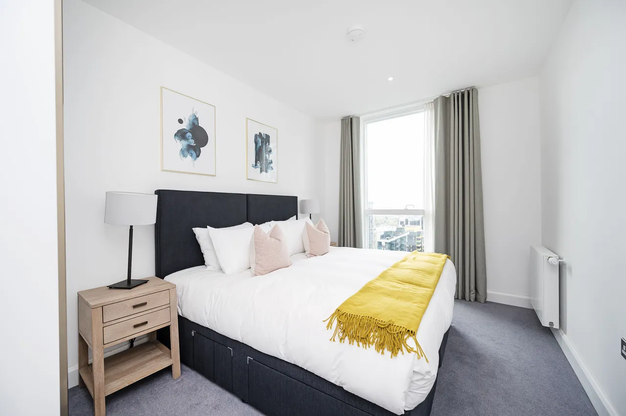 Flat 2303, Sirocco Tower, London, photo 4