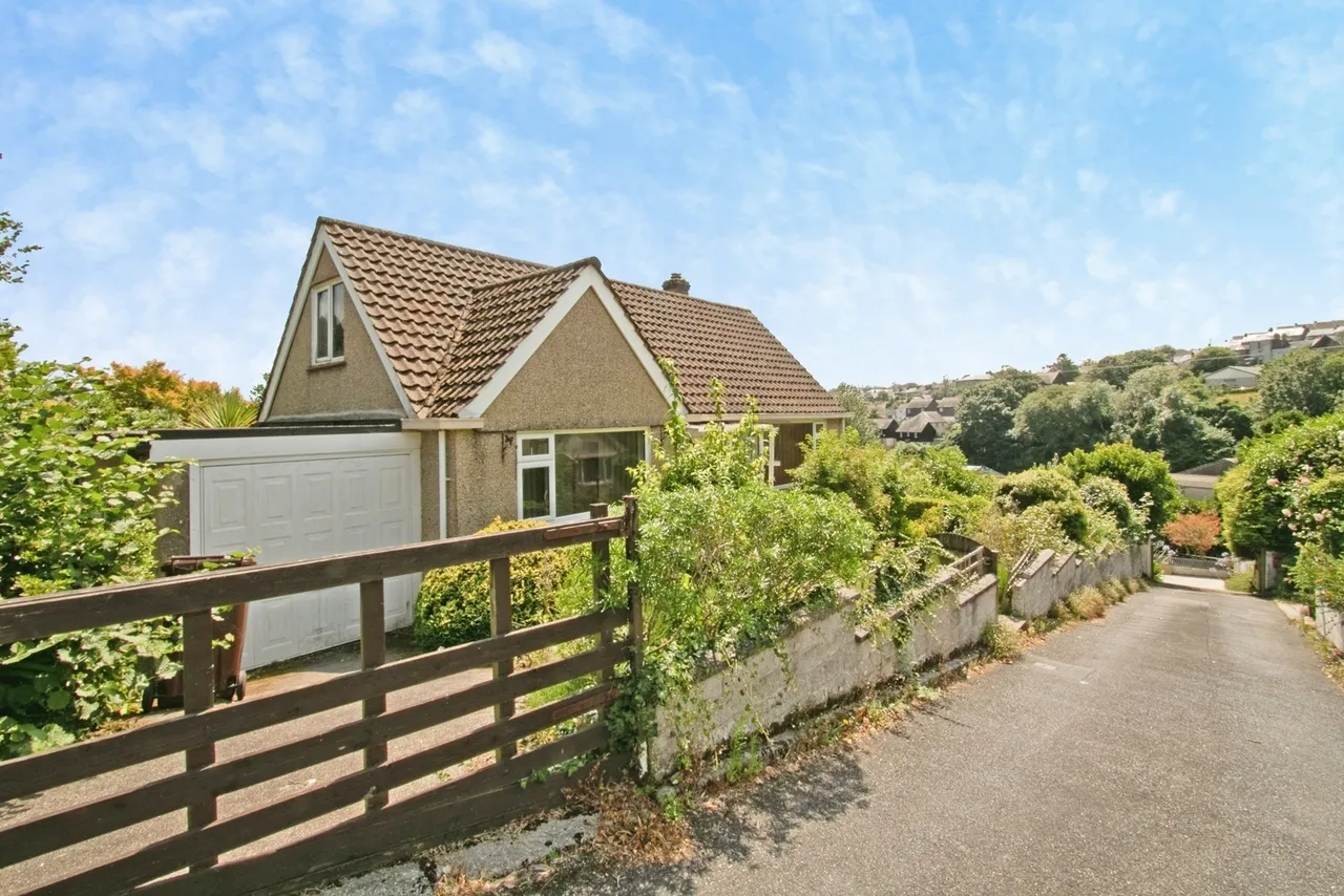 3 bed house for sale, Belhay, Penryn, TR10