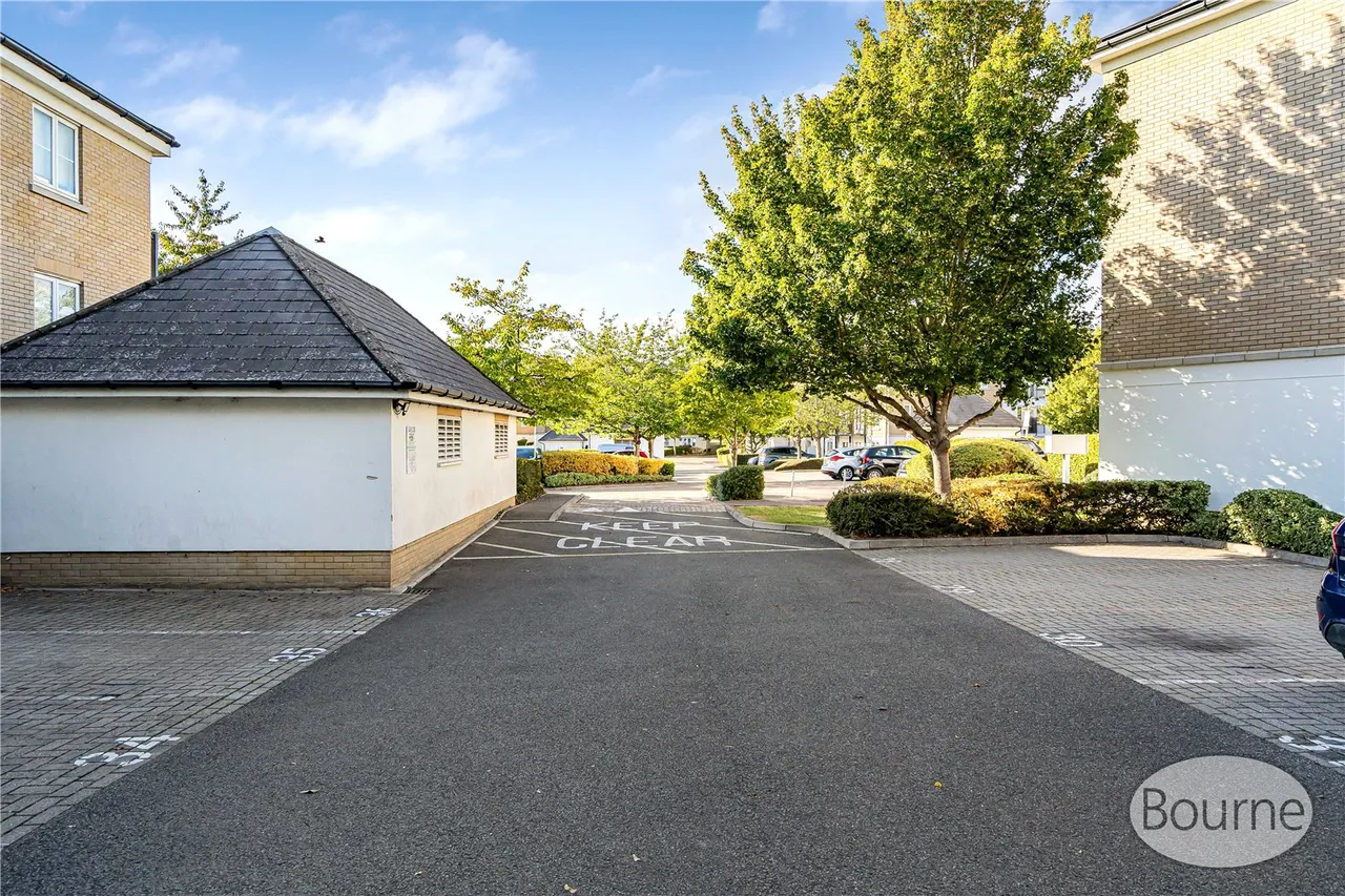 Tudor Way, Knaphill, GU21, photo 8