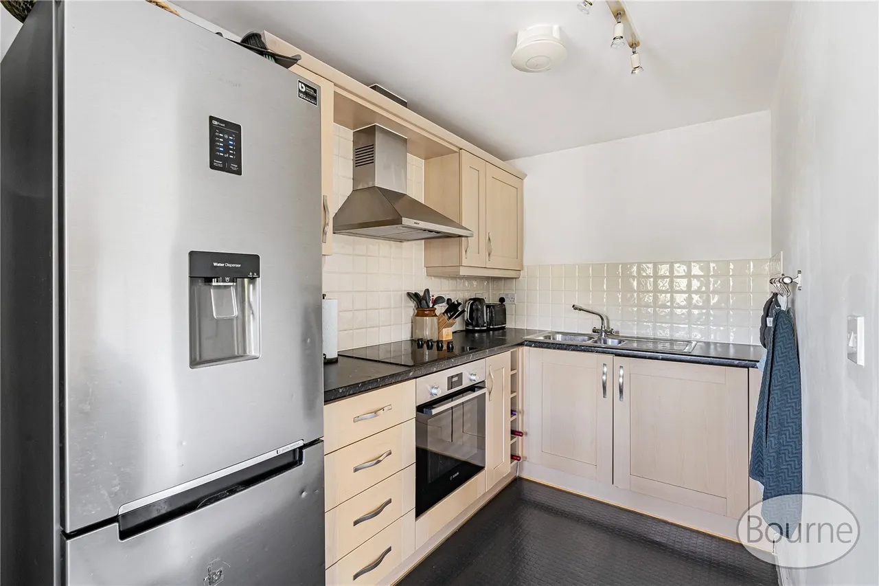 Tudor Way, Knaphill, GU21, photo 4