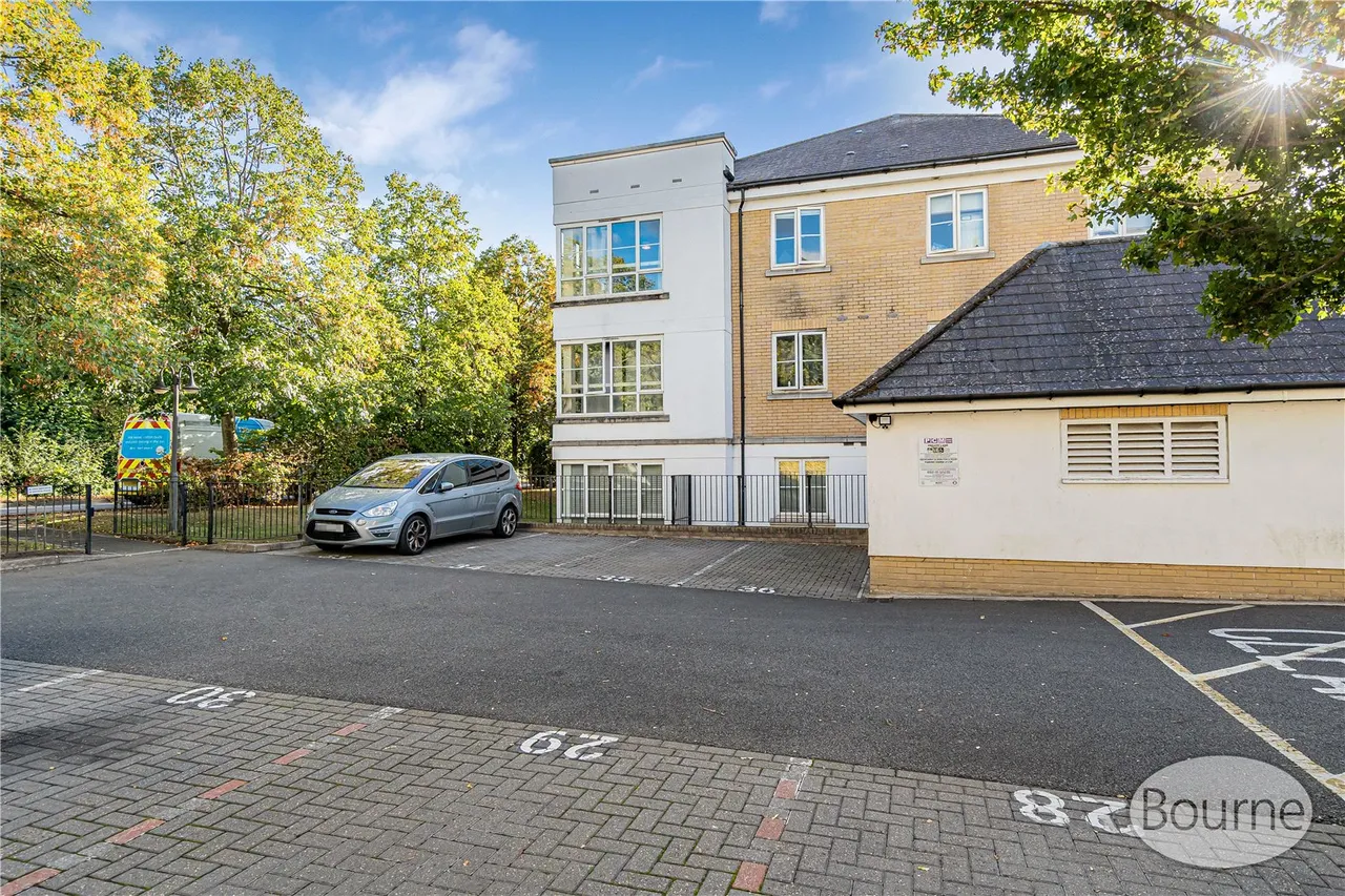 Tudor Way, Knaphill, GU21, photo 13