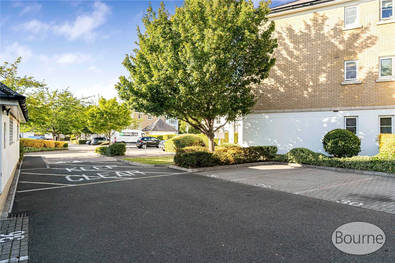 Tudor Way, Knaphill, GU21, photo 16