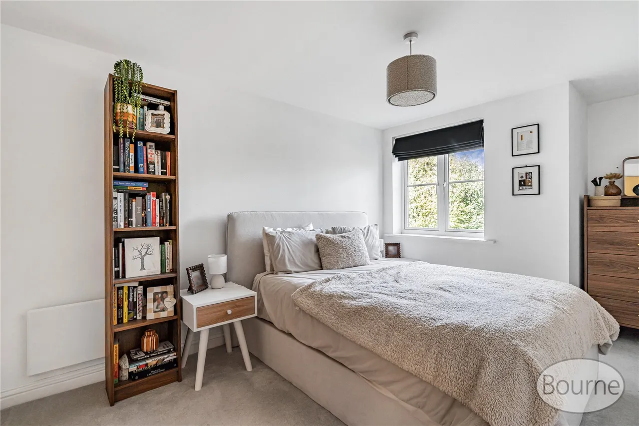 Tudor Way, Knaphill, GU21, photo 12