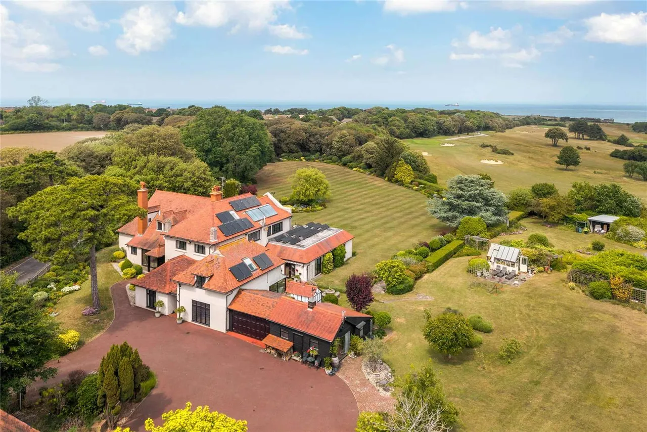 6 bed house for sale — George Hill Road, Broadstairs, Kent, CT10 3QA