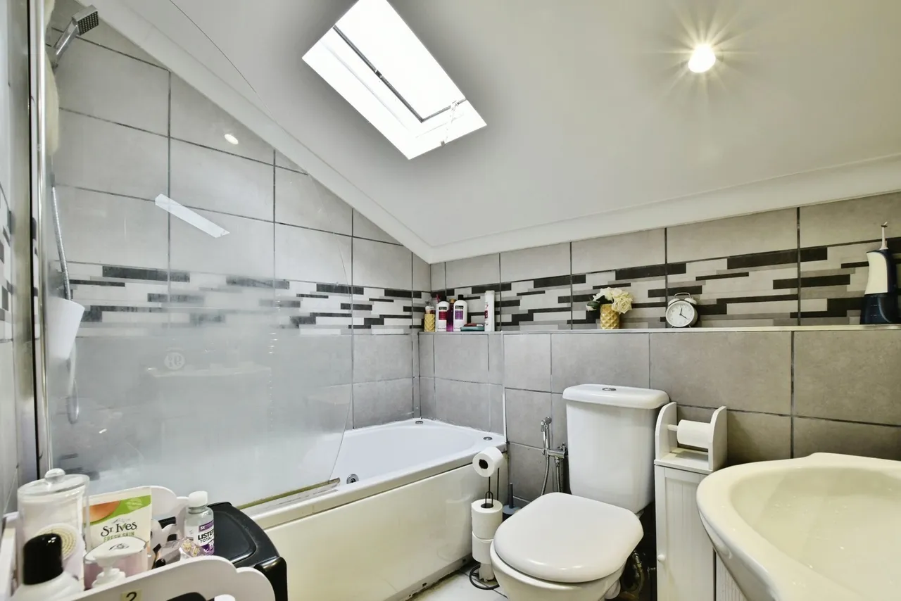 Medway Crescent, Altrincham, WA14, photo 11