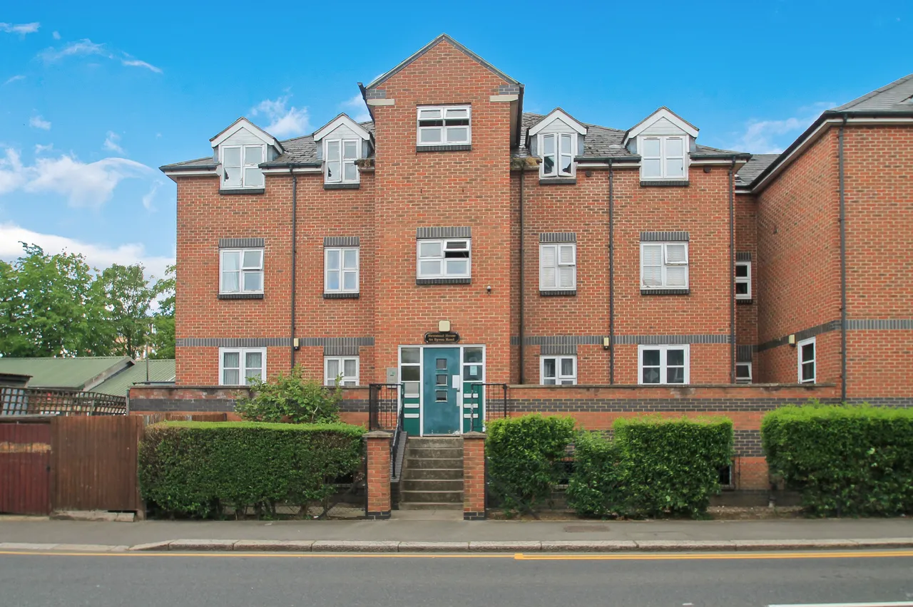 2 bed flat for sale, Byron Road, Wealdstone, HA3
