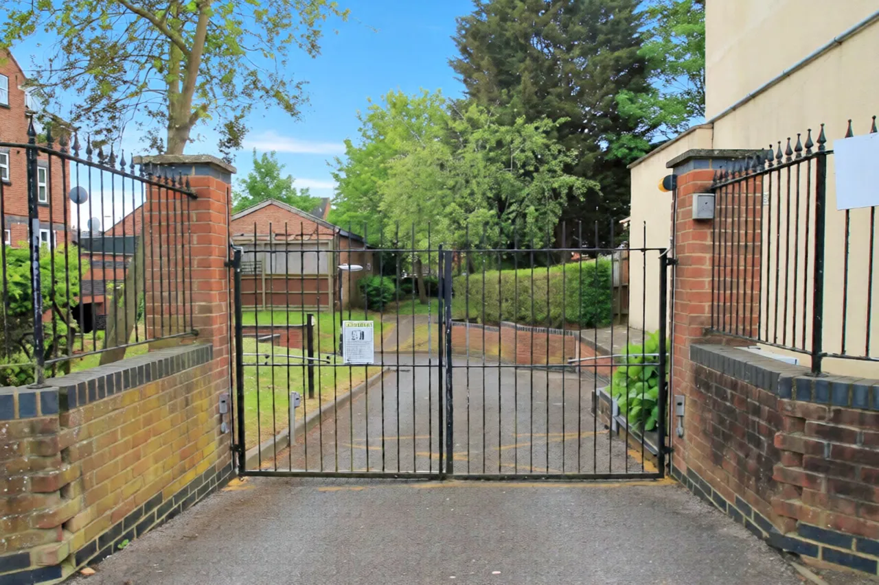 Byron Road, Wealdstone, HA3, photo 2
