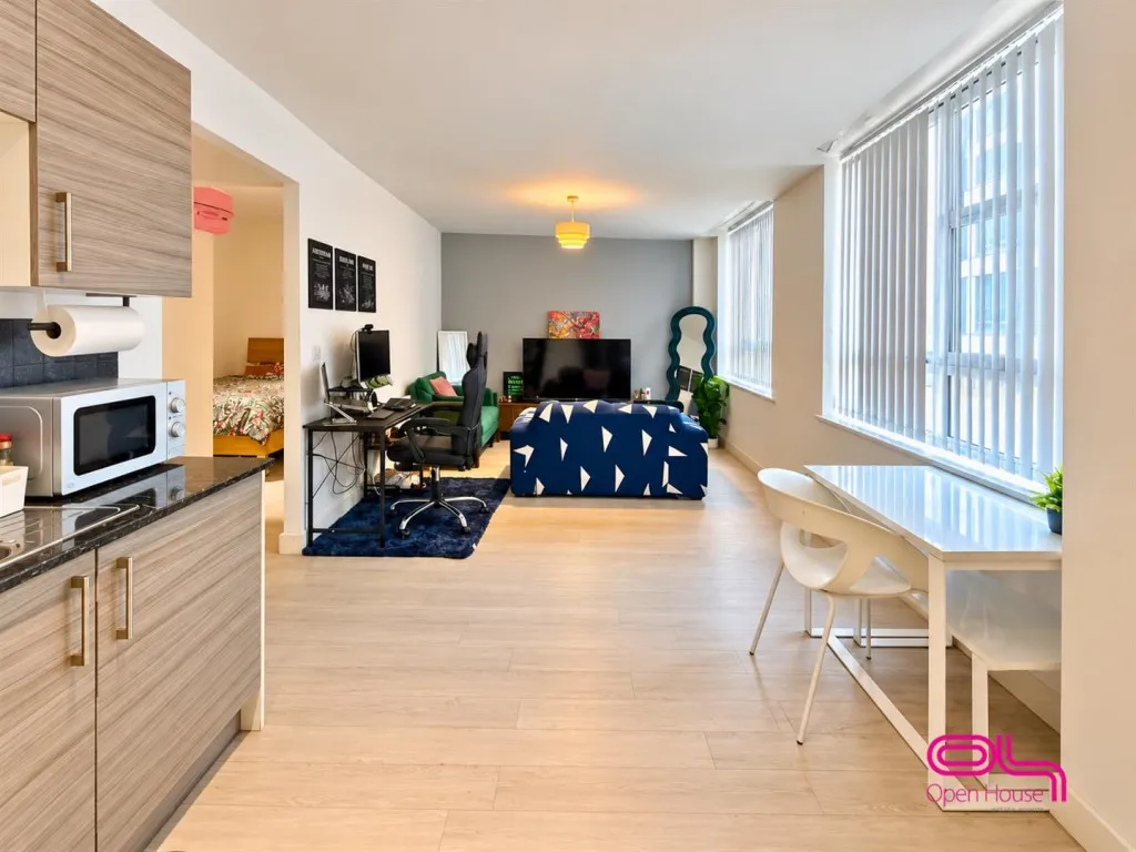 1 bed flat to rent, Provincial House, BL1