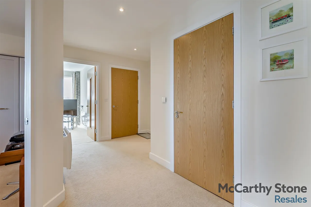 Lowry Way, Swindon, SN3, photo 8