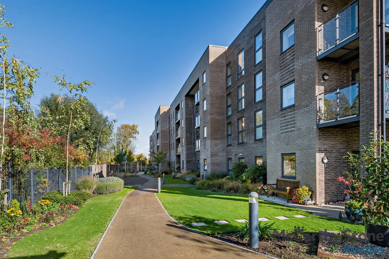 Lowry Way, Swindon, SN3, photo 5