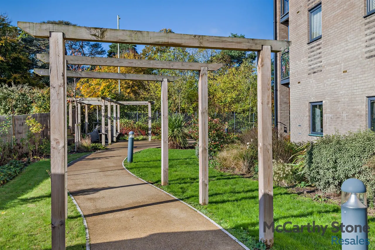 Lowry Way, Swindon, SN3, photo 16