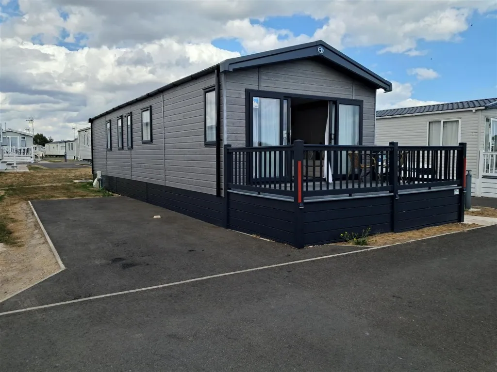 Low Rd, Harwich, CO12, photo 2