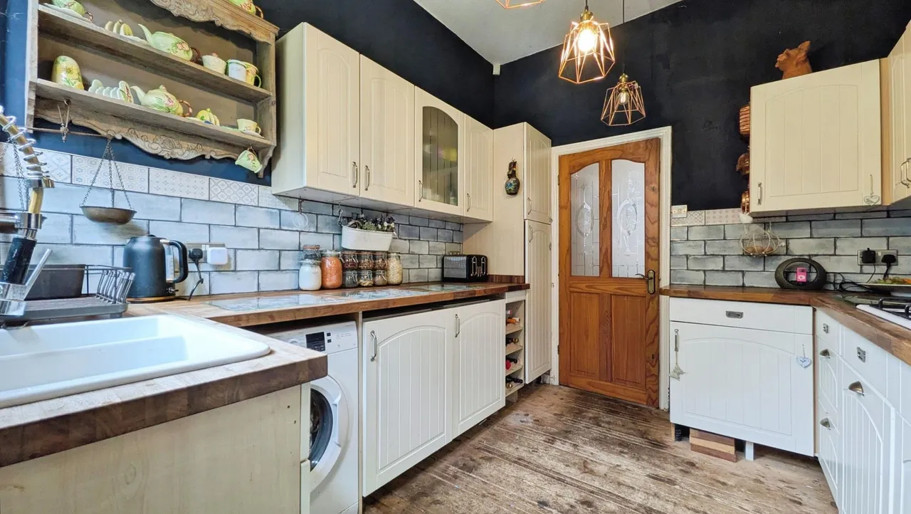 Moston Lane East, New Moston, M40, photo 15