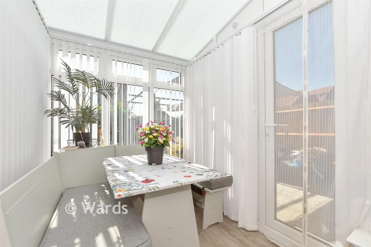 Dumbrell Drive, Paddock Wood, TN12, photo 3