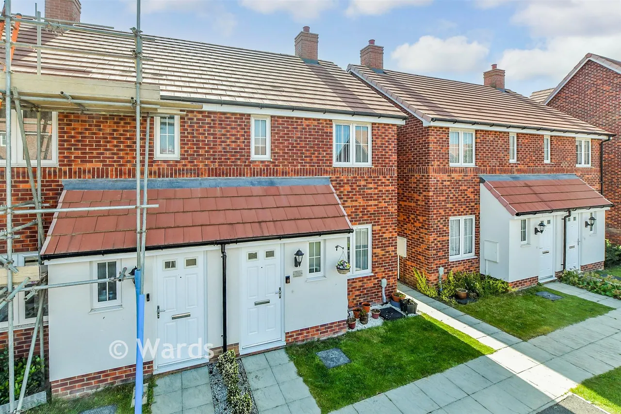 2 bed house for sale, Dumbrell Drive, Paddock Wood, TN12