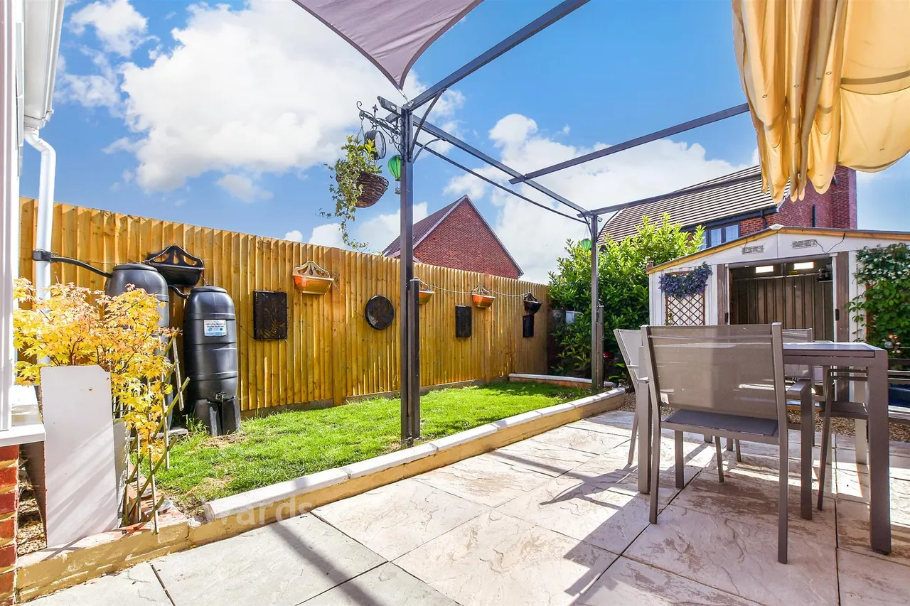 Dumbrell Drive, Paddock Wood, TN12, photo 10