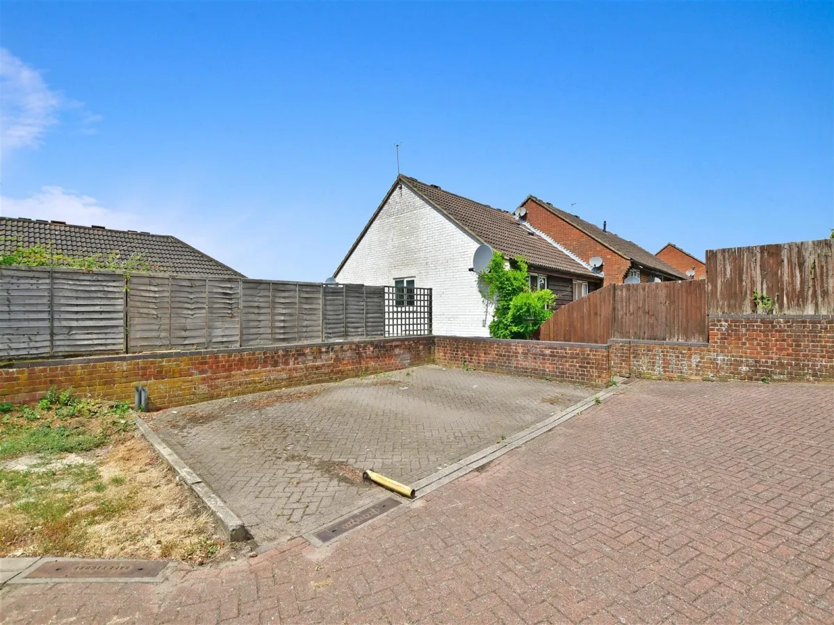 Aveling Close, Purley, CR8, photo 13