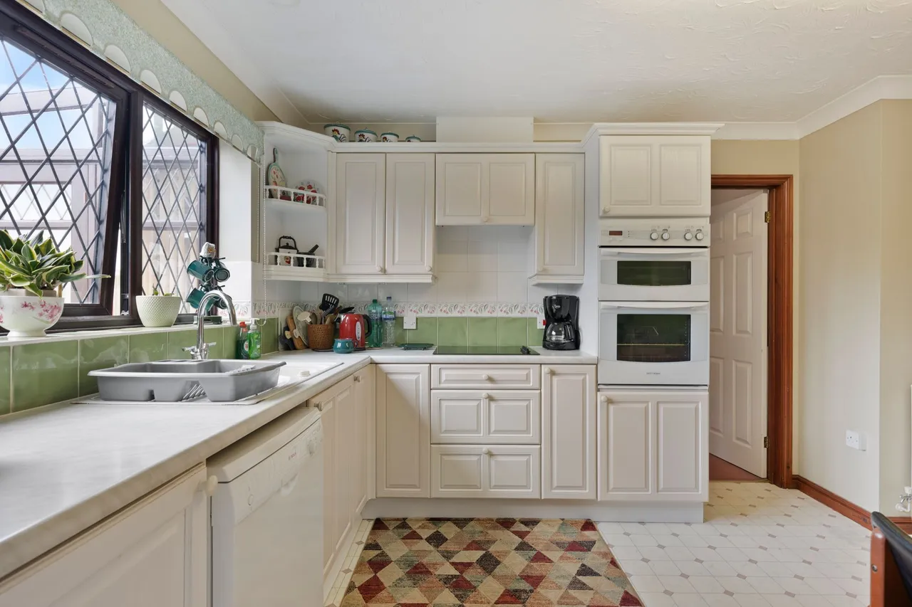 Family Home with Potential in Briston, photo 5