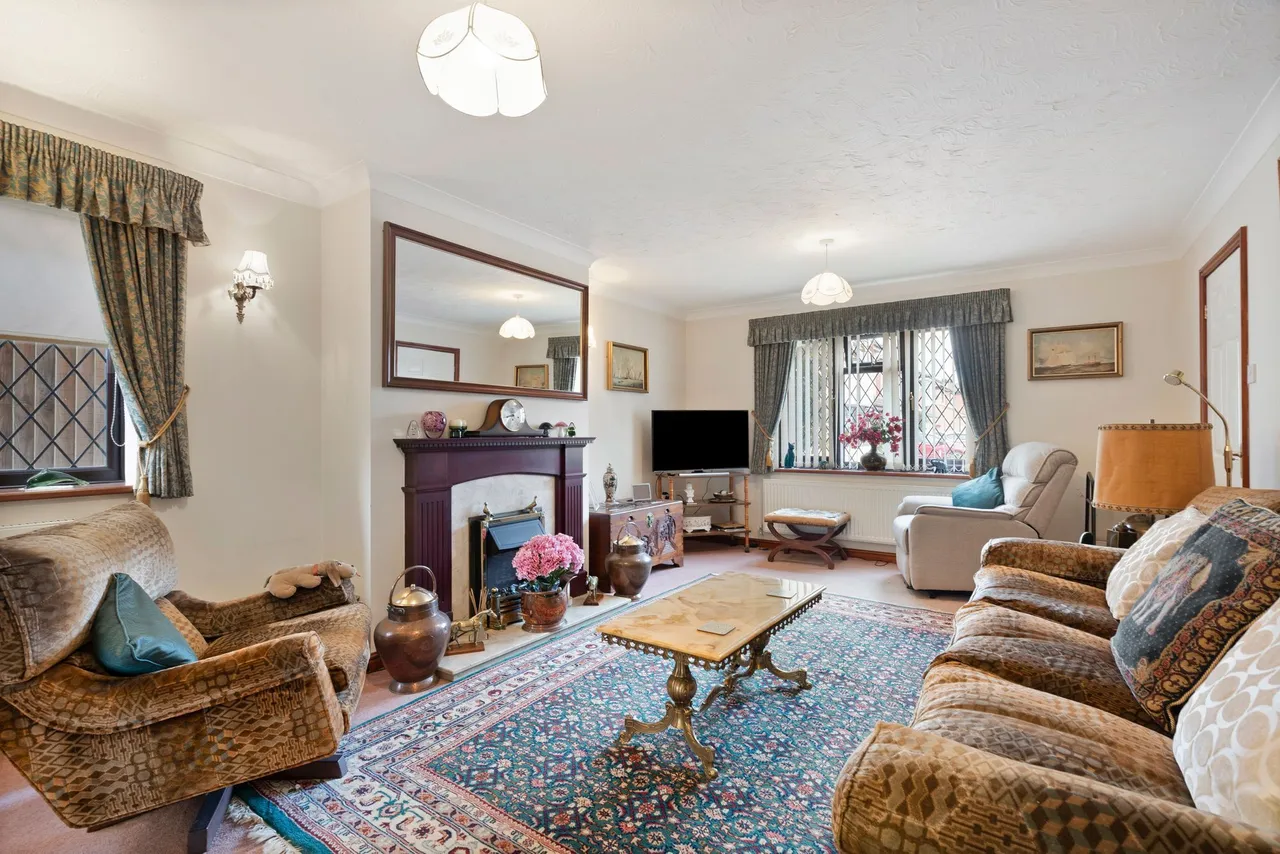 4 bed house for sale, Family Home with Potential in Briston