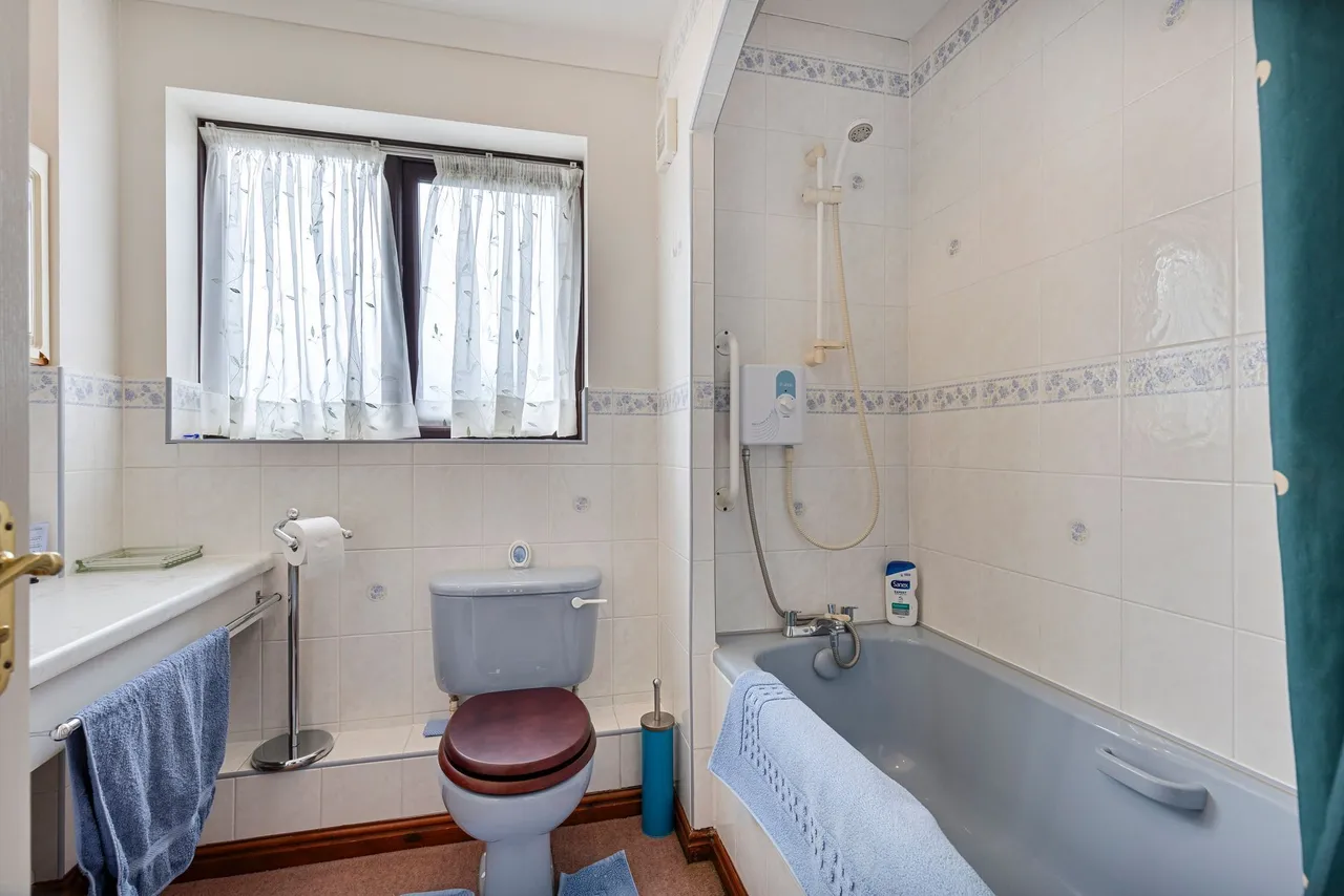 Family Home with Potential in Briston, photo 13