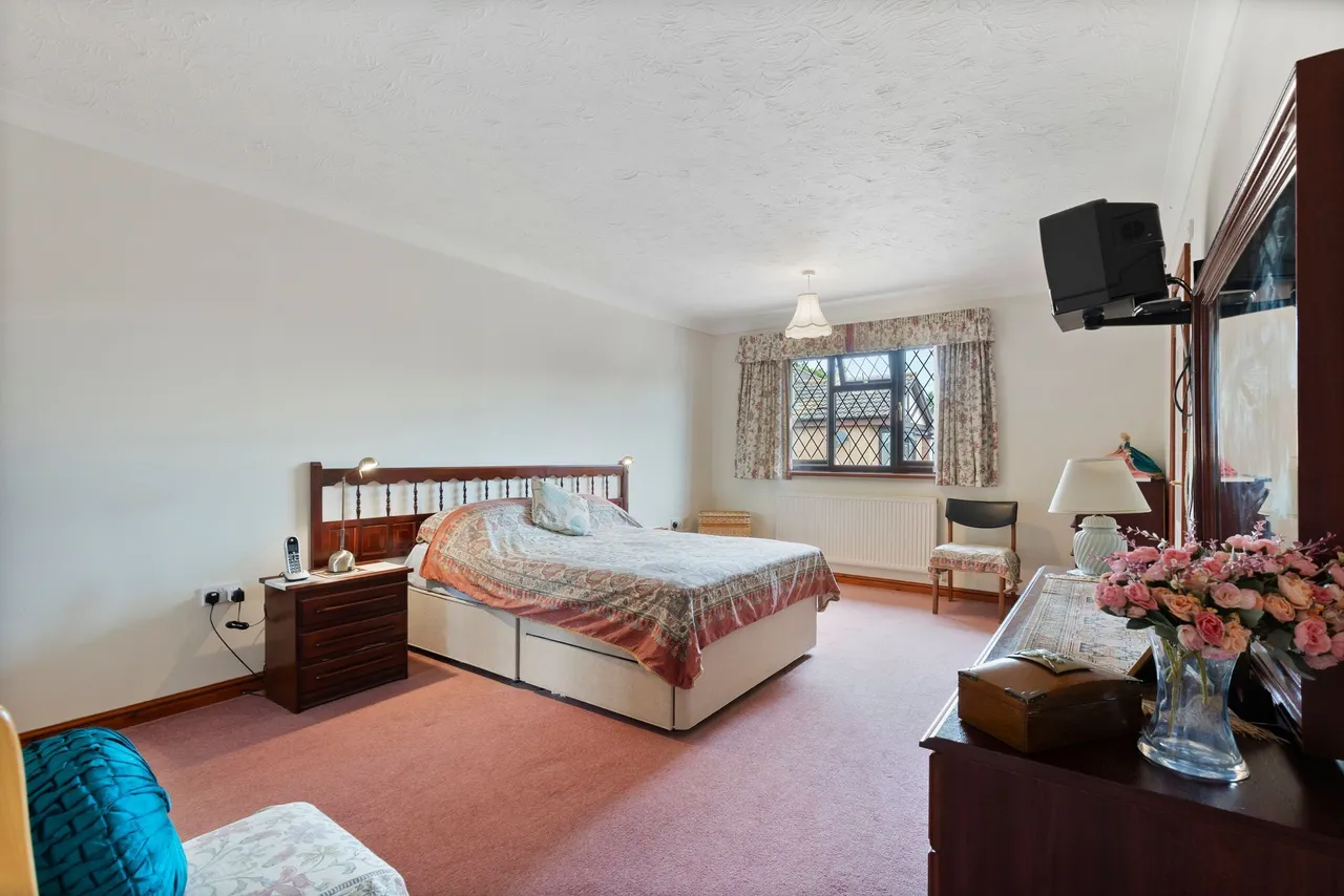 Family Home with Potential in Briston, photo 10