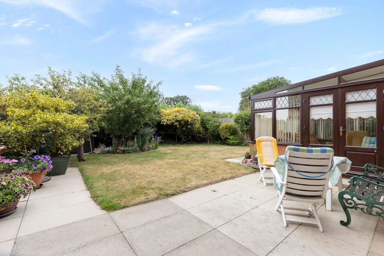 Family Home with Potential in Briston, photo 4