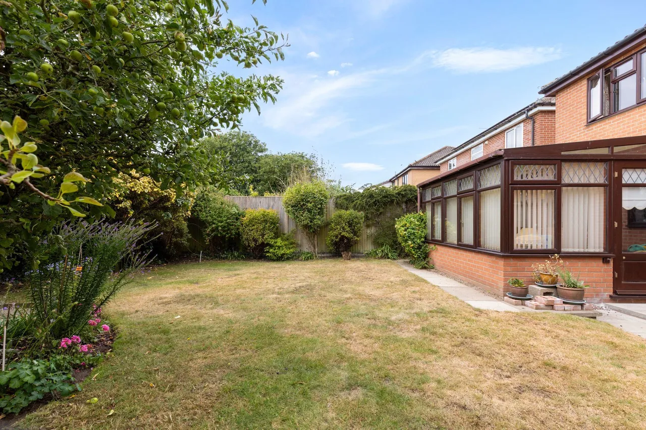 Family Home with Potential in Briston, photo 7