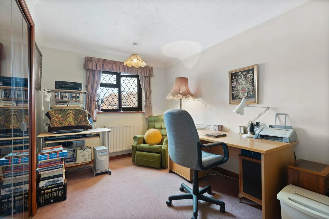 Family Home with Potential in Briston, photo 12