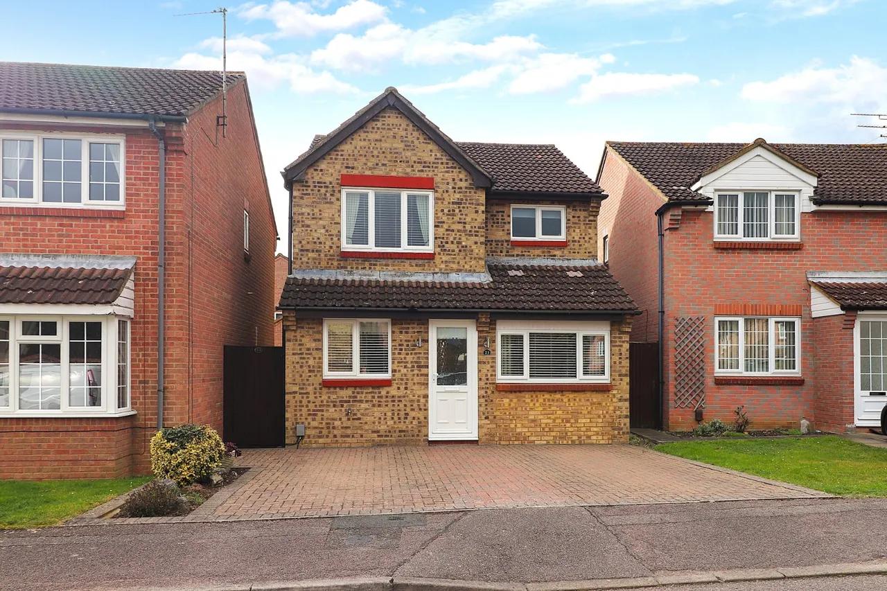 3 bed house for sale, Milestone Close, Stevenage, SG2