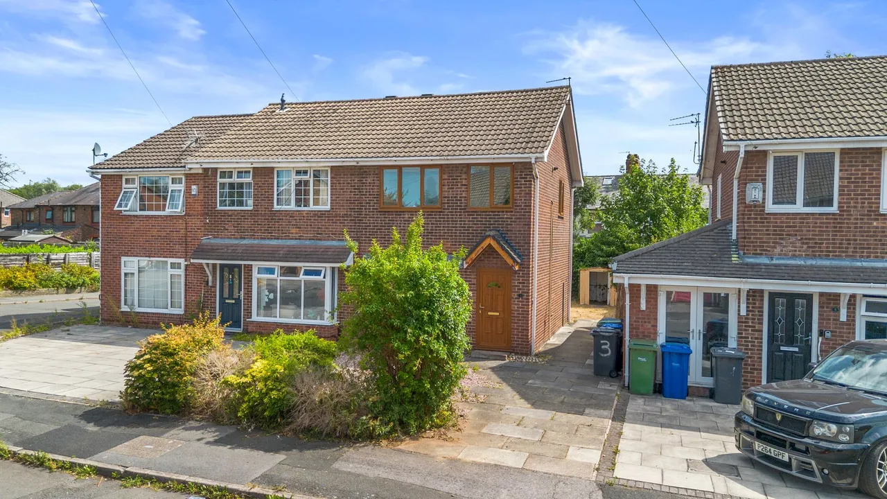 3 bed house for sale — Winchester Avenue, Great Sankey, Warrington, WA5 1XU