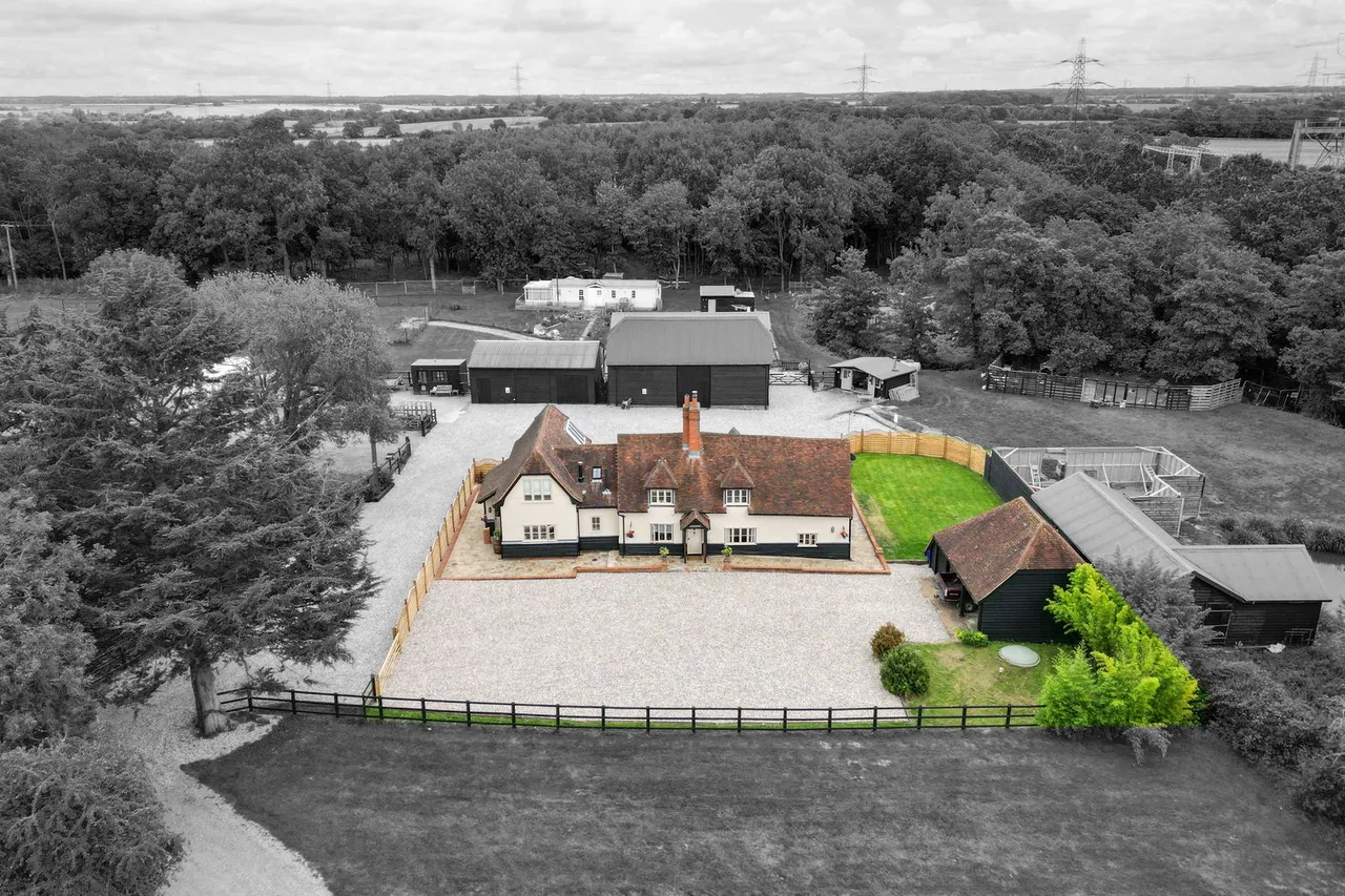 4 bed house for sale, The Farm House, Crabbs Green Farm, SG9
