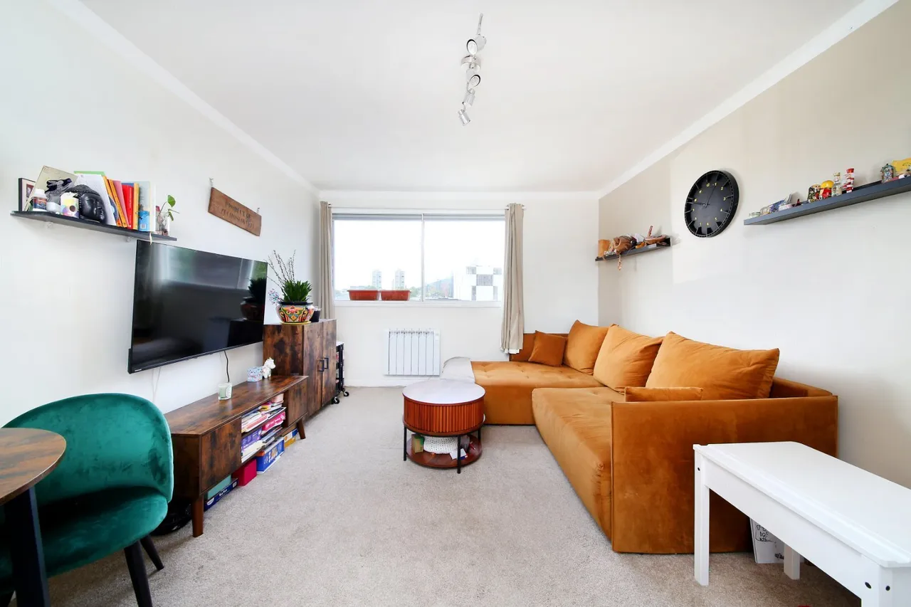 Parkgate Road, London, SW11, photo 2