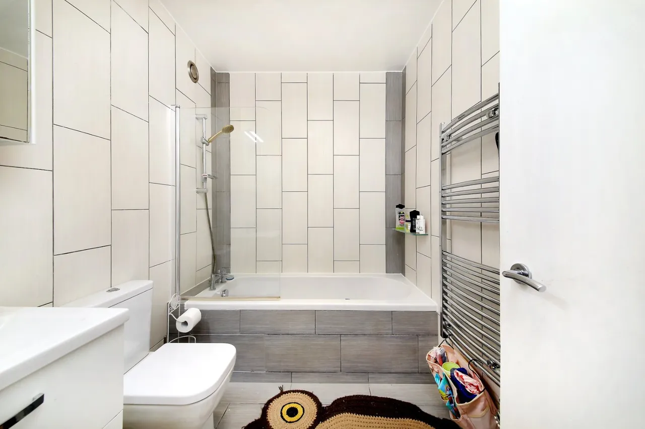 Parkgate Road, London, SW11, photo 7