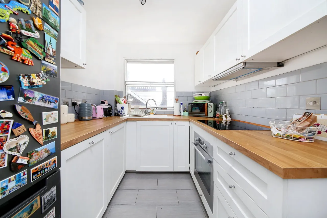 Parkgate Road, London, SW11, photo 4