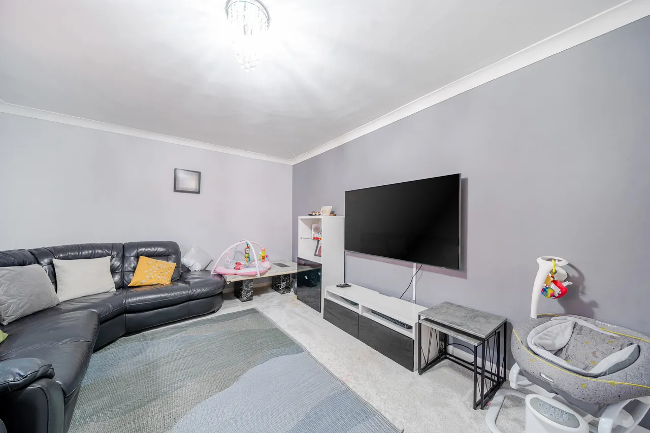 Park Avenue, Wraysbury, TW19, photo 10
