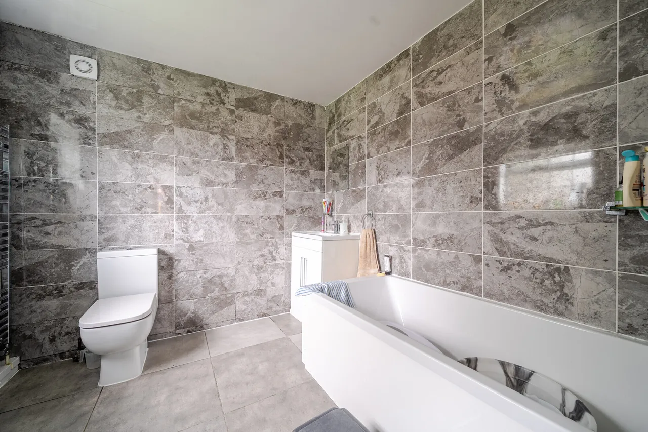 Park Avenue, Wraysbury, TW19, photo 5