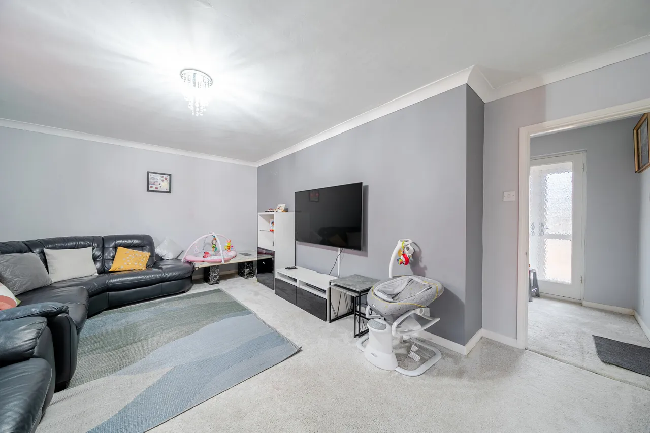 Park Avenue, Wraysbury, TW19, photo 2