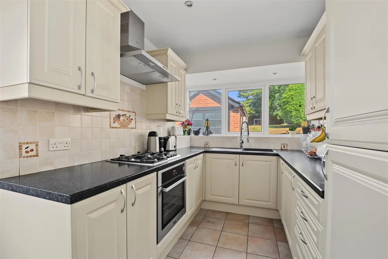 Seven Oaks Crescent, Bramcote, NG9, photo 4