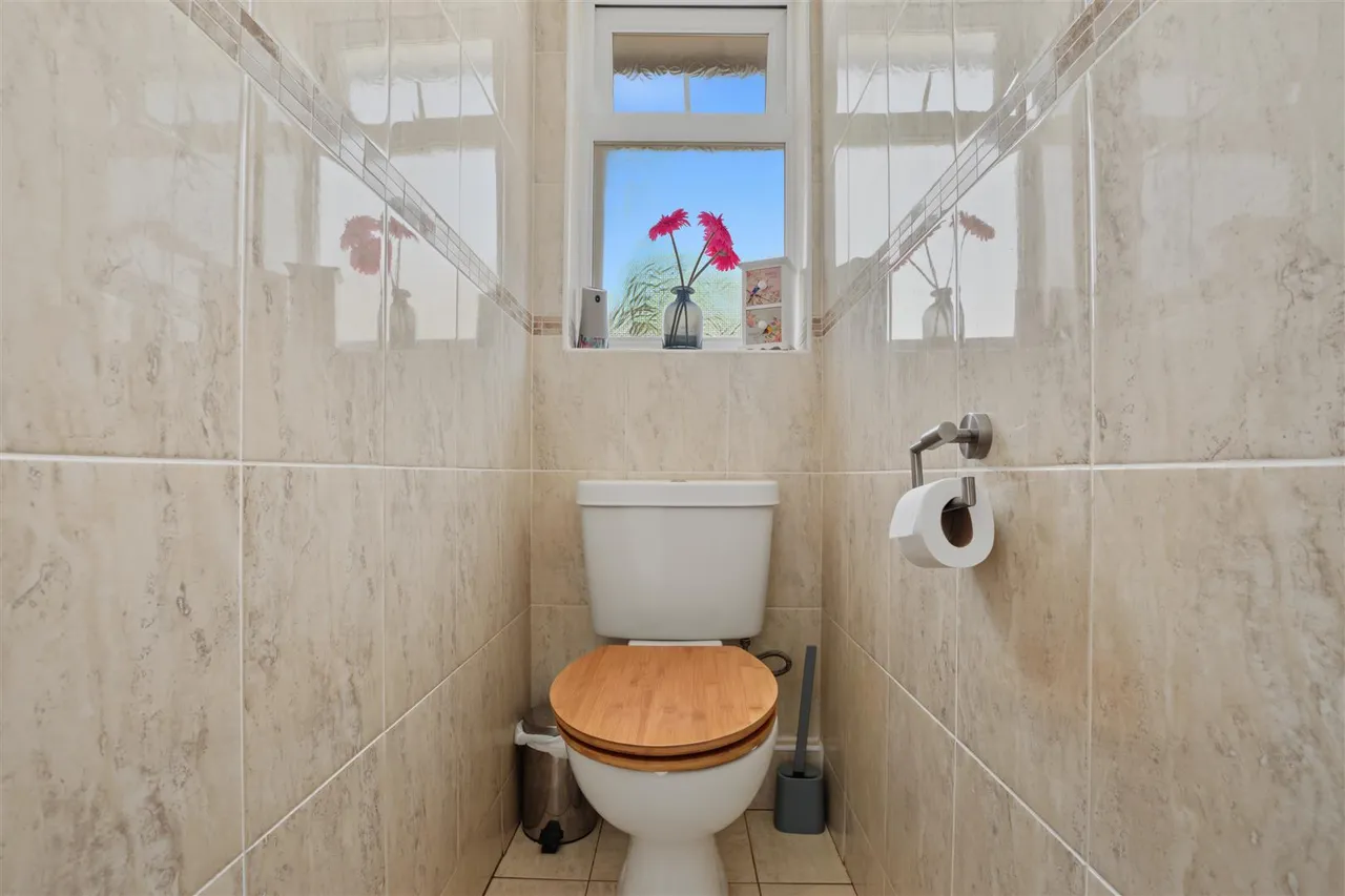 Seven Oaks Crescent, Bramcote, NG9, photo 9