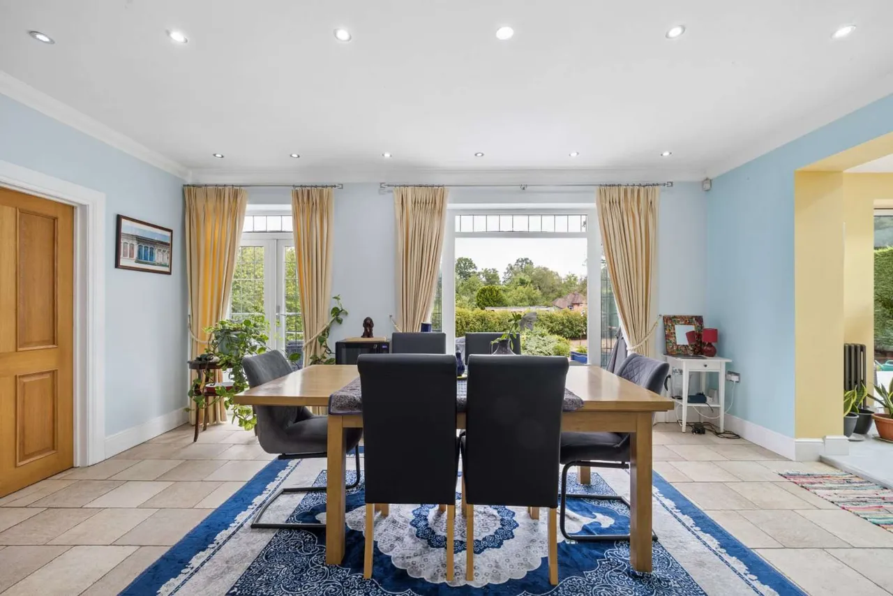Trumpsgreen Road, Virginia Water, Surrey, GU25 4HX, photo 6
