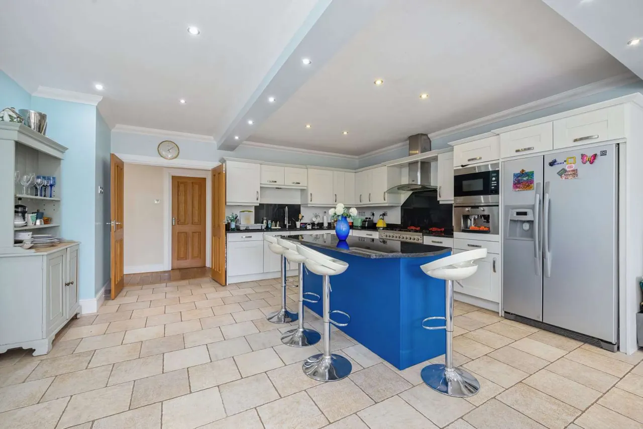 Trumpsgreen Road, Virginia Water, Surrey, GU25 4HX, photo 5