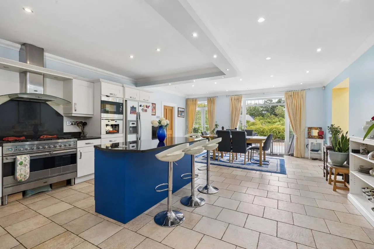 Trumpsgreen Road, Virginia Water, Surrey, GU25 4HX, photo 4