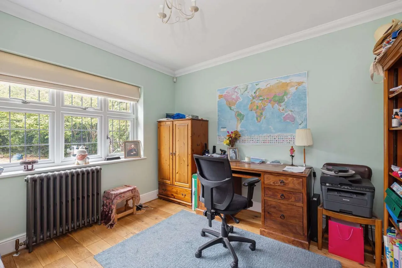 Trumpsgreen Road, Virginia Water, Surrey, GU25 4HX, photo 10
