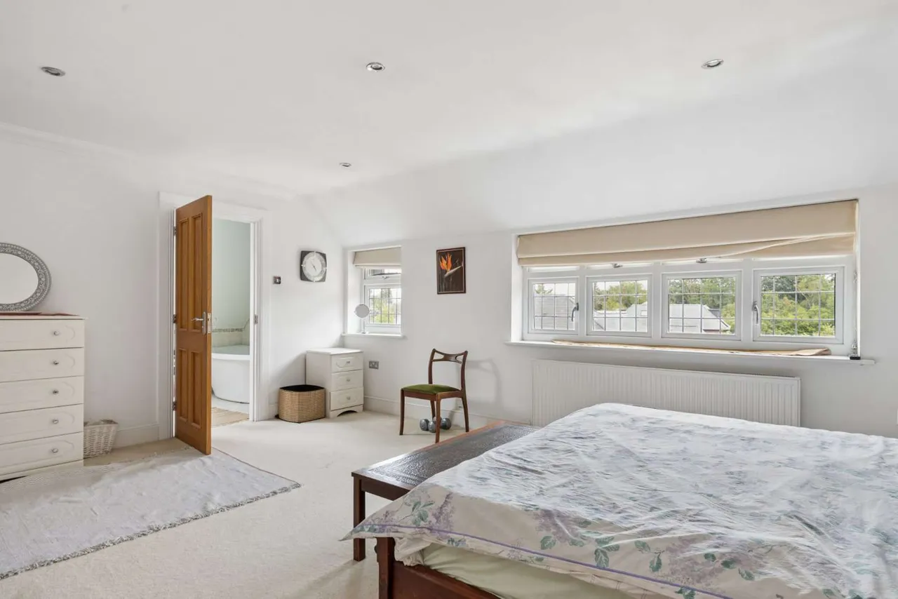 Trumpsgreen Road, Virginia Water, Surrey, GU25 4HX, photo 12
