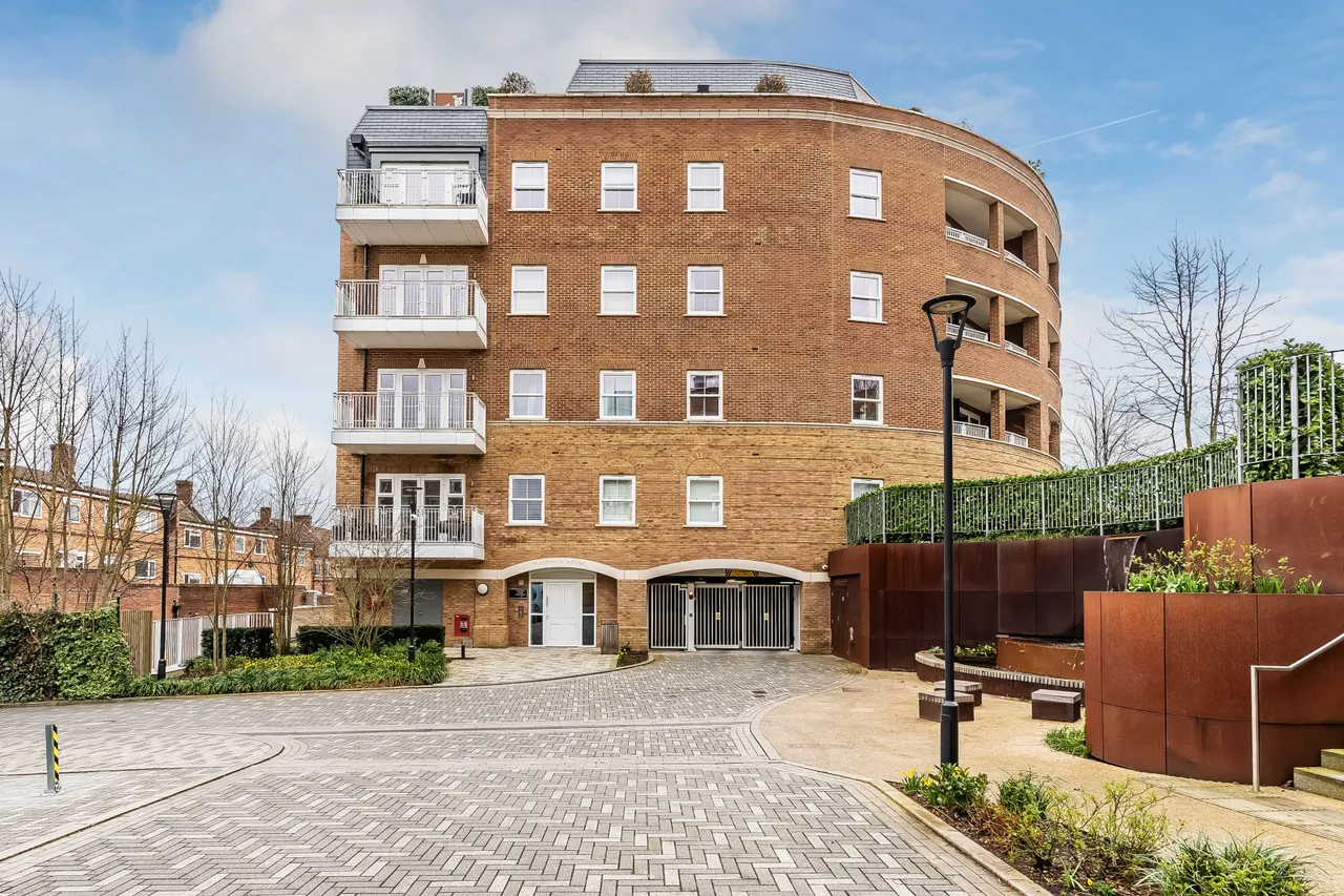 1 bed flat for sale, Eden Place, Oxted, RH8