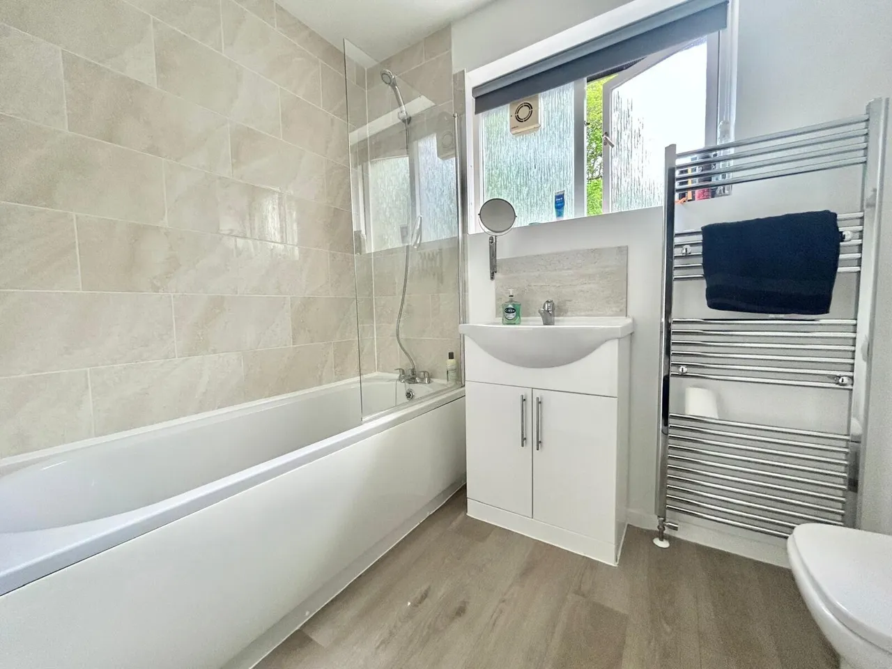 Honeysuckle Close, Winchester, SO22, photo 6