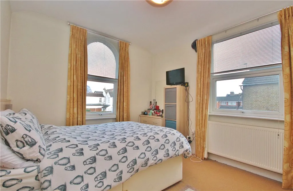 Richmond Crescent, Staines-upon-Thames, TW18, photo 3