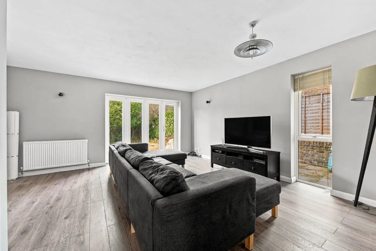 Miller Road, Guildford, GU4, photo 2